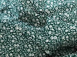 Vtg 4+ Yd 43WX149L White Floral on Dark Green Classic CALICO Cotton QUILT FABRIC - Picture 1 of 5