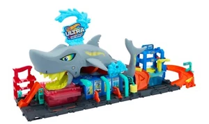 Hot Wheels City Ultra Shark Car Wash with Color Reveal Toy Car in 1:64 Scale - Picture 1 of 2