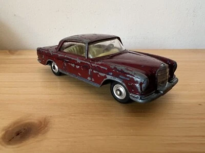 Corgi Toys Made in GT Britain scala 1:43 Mercedes-Benz 220 SE Coupe 230 Giocata - Immagine 1 di 4
