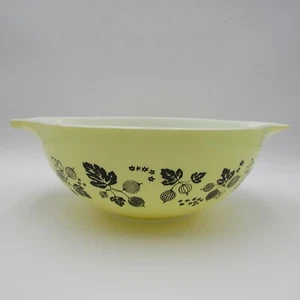 Pyrex Gooseberry #444 Cinderella Vintage Mixing Bowl 4 Qt Black On Yellow - Picture 1 of 14