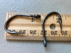 50 Eagle claw Black Saltwater Live Bait Hooks 4/0 Tuna Wahoo Dorado FL116MG - Picture 1 of 6