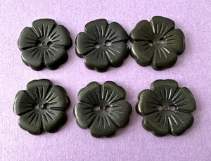 Set of 6 Matching Vintage Plastic Buttons, 5-Petal Flower Design - Picture 1 of 1