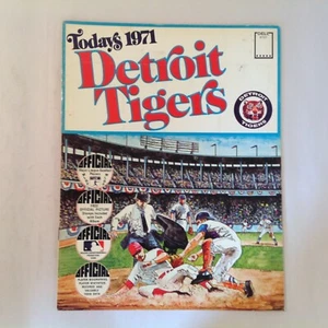 Vintage Dell Sticker Album Today's 1971 Detroit Tigers MLB Photos Stats Bios - Picture 1 of 8