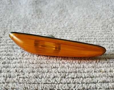 2002-2005 BMW 325i правостороннее крыло поворотник желтый свет объектив OEM - Изображение 1 из 3