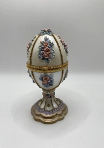 Vintage Musical Hinged Egg Trinket Box.  White With Delicate Flowers  - Picture 1 of 9