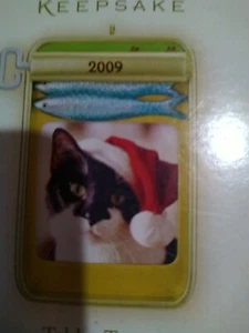 Hallmark Keepsake Tabby Treats Dated 2009 Christmas Photo Holder Ornament T26 - Picture 1 of 2