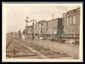 Foto, WK1, Inf.Rgt.167, Bahnhof in Polen, die Lok bekommt Wasser; L189L - Bild 1 von 2