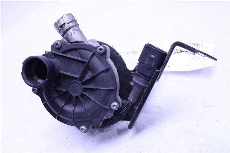 BOMBA INYECCIÓN AIRE SMOG Audi S4 S5 S8 13 14 15 16 17 1367144 Foto 1 de 4