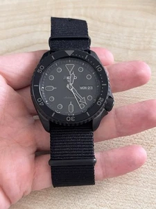 Reloj deportivo automático para hombre Seiko 5 SRPD79K1 Blackout con caja 4R36-07G0 - Imagen 1 de 19