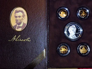 2009 Lincoln Coin & Chronicles Proof Set 90% Silver Dollar + 4 2009 Proof Cents - Picture 1 of 8