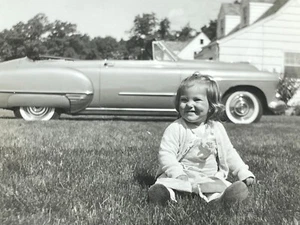 P8 Photograph Girl In Grass Awesome Old Convertible Old Car - Picture 1 of 3