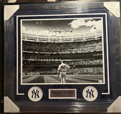 Mariano Rivera Signed Autographed 16x20 Photo with  26x28 Framed COA JSA 🔥 - Image 1 of 4