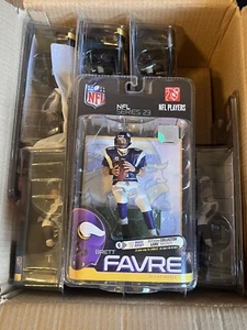 McFarlane Series 23 Brett Favre Action Figures Case of 8 2010 Vikings - Bild 1 von 4