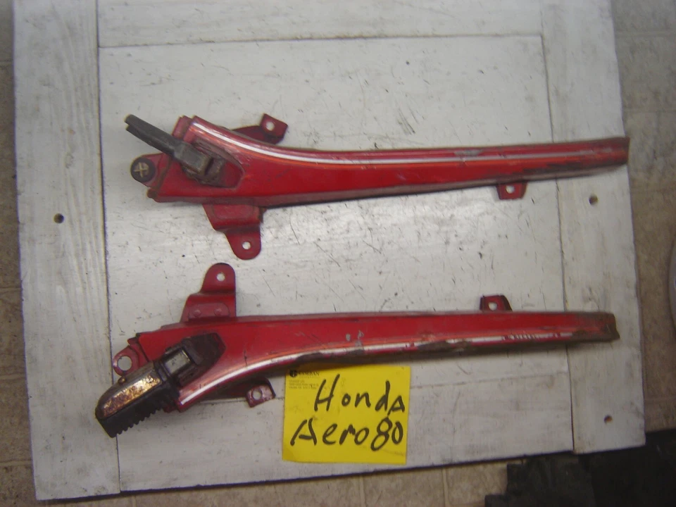 HONDA AERO 80 SCOOTER NH80MD CLAVIJAS DE PASAJERO TRASERO MONTAJE OEM 1983 1984  Foto 1 de 1