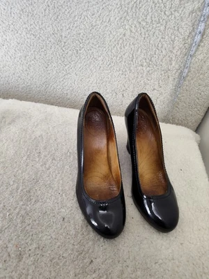Zapatos de vestir cómodos Clarks para mujer 6M charol negro tacón de cuña Foto 1 de 4