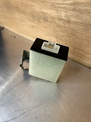 1990 - 1994 年日产 300ZX Z32 电源天线控制模块 — 第 1/3 张图片