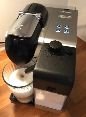Nespresso Kapselmaschine DeLonghi Lattissima+ EN520S silver silber + HÄNDLER + - Bild 1 von 4