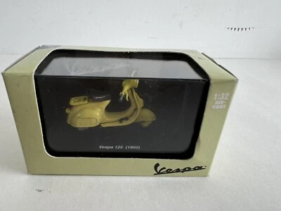 Vespa VESPA 125 VNA 1960  Diecast 1/32 Scale Scooter Moped Motorcycle NewRay - Image 1 of 4