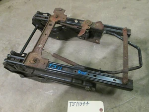 97-02 JEEP WRANGLER RIGHT FRONT SEAT TRACK FOLDING RISER MOUNT (passenger) TJ - Bild 1 von 3