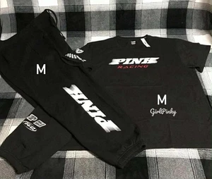 Victoria Secret ROSA Pantalones de chándal TRAJE CON CAMISETA CAMPUS NEGRO TEMA DE CARRERAS MEDIANO - Imagen 1 de 13