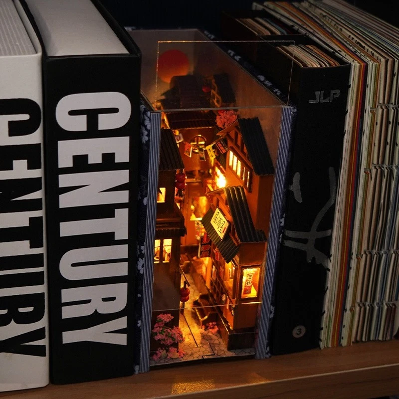 Book Nook – Mini Cittadina Giapponese Illuminata | Reggi Libri 3D da Assemblare - Immagine 1 di 4