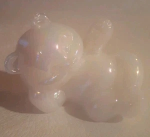 Fenton irisierender weißer liegender Bär 2,5 Zoll H4 Zoll L - Bild 1 von 4