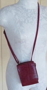 Cartera bandolera Preston & York de cuero vegano para teléfono celular estampado de cocodrilo púrpura nueva con etiquetas - Imagen 1 de 8