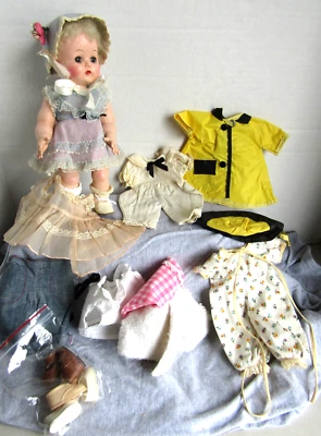 Muñeca Walker R&B Littlest Angel de colección de los años 50 o similar con trajes y zapatos adicionales Foto 1 de 4