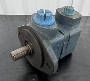 Eaton  Vickers V10 1B2B 1C20 Hydraulic Vane Pump  708371 /  V101B2B1C20 - Picture 1 of 8