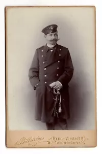 Foto/Photo CDV Portrait Kaiserliche Marine Offizier; Kapitän; Kiel 27.4.1901 - Bild 1 von 2