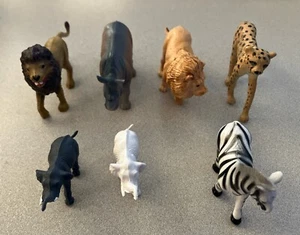 Plastic Zoo Animal Figurine Lot Various Sizes 7 Pieces - Picture 1 of 6
