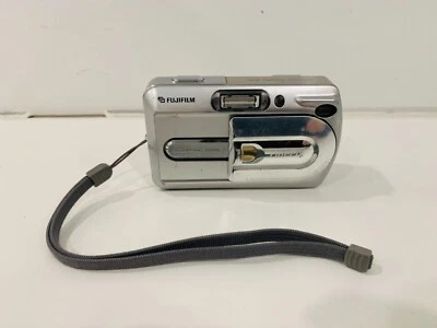 Fujifilm FinePix A A340 4.0MP Digital Camera DAMAGED FOR PARTS REPAIR AS IS - Image 1 of 4