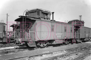 Aitchison, Topeka & Santa Fe (AT&SF) Caboose 1557 & 1855 at Chicago - 8x10 Photo - Bild 1 von 1