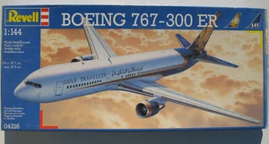 Revell 04216 Boeing 767-300 ER SAS + Gulf Air 1:144 Flugzeug Bausatz Model Kit - Bild 1 von 5