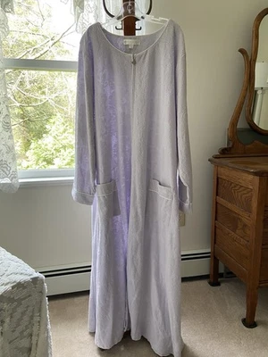 EILEEN WEST ~ LIGHT LAVENDER ~ TEXTURED VELOUR ZIP FRONT LONG ROBE ~ SIZE 4X - Image 1 of 4