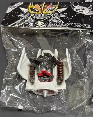 Galaxy People Kaiju Alien Spaceship Monster Black White Red Sofubi Action Figure - Image 1 of 2