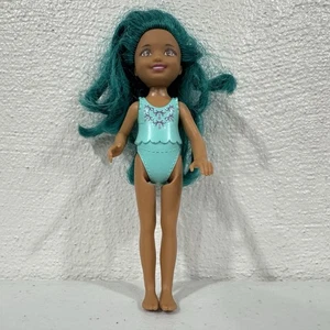 Barbie Chelsea Dreamtopia Rainbow Cove Sprite muñeca pelo verde azulado DVN06 traje de baño 2016 - Imagen 1 de 10