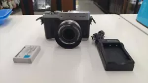 FUJIFILM Digitalkamera X30 Effektive Pixel 12MP Brennweite 28mm bis 112mm - JPN - Bild 1 von 11