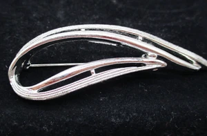 Vintage Sarah Coventry Signed Silver Tone Brooch Pin - Picture 1 of 9