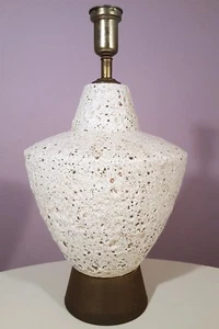 MID-CENTURY MODERN TABLE LAMP 1950s VINTAGE PLASTER LAVA MOON ROCK RETRO CONE - Picture 1 of 6