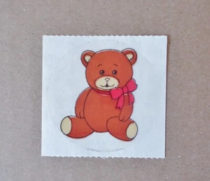 VINTAGE 80's RUSS BERRIE TEDDY BEAR WITH RED BOW CLEAR ROUND STICKER MODULE 5285 - Picture 1 of 2