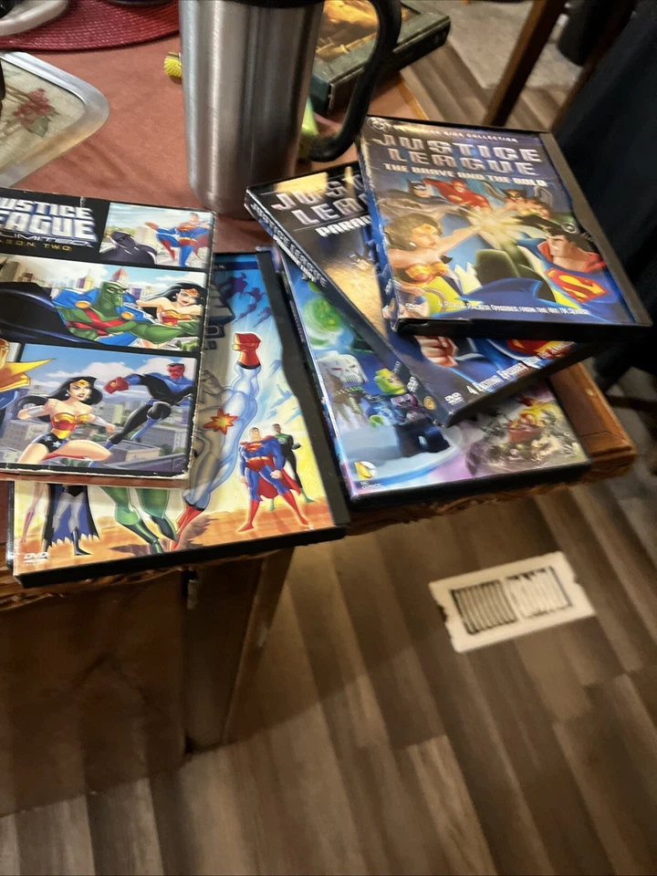 Eight DVDs of justice league DC comment Kids collection - Image 1 of 1
