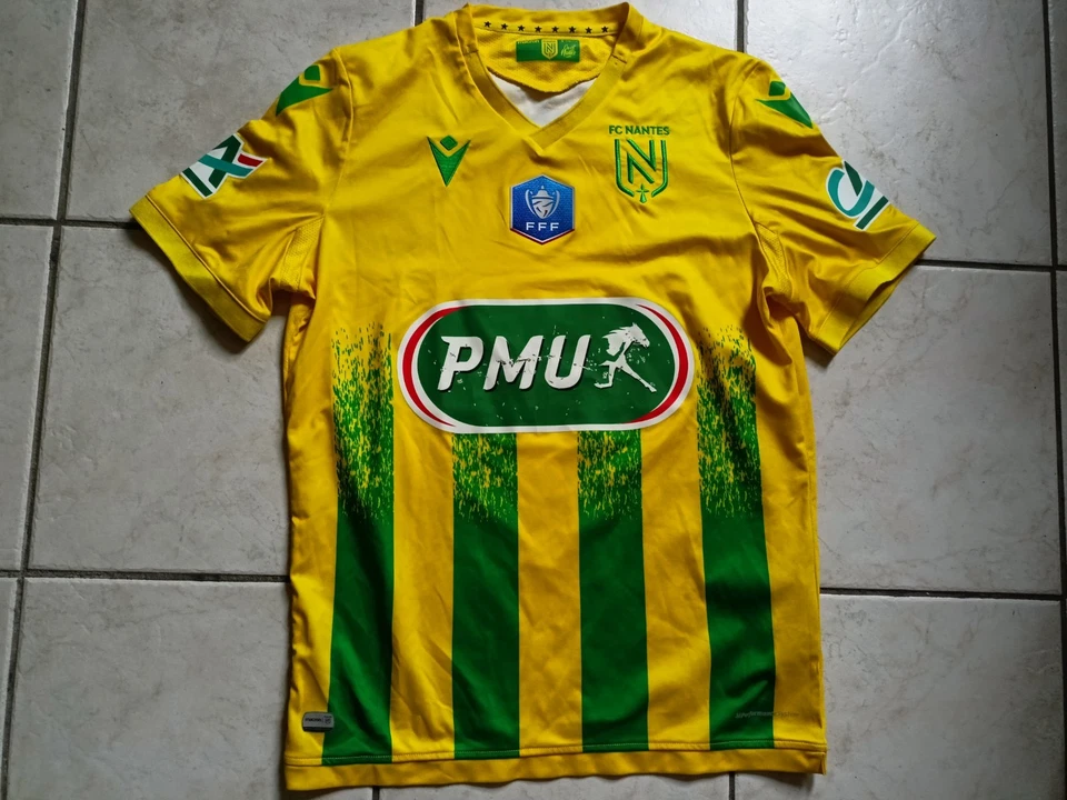MAILLOT FOOT MACRON FC NANTES COUPE DE FRANCE FFF PMU TAILLE S/D3 BE - Photo 1/3