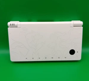NINTENDO DSI BIANCO RESHIRAM ZEKROM CONSOLE PAL CARICATORE FUNZIONANTE - Imagen 1 de 9
