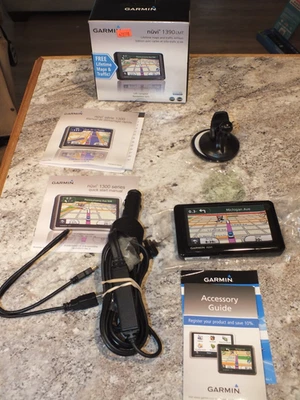 Garmin Nüvi 1390LMT Tested Complete Lifetime Maps Traffic System Bundle w/ Box - Image 1 of 4