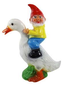 Enano de Jardín Figura de Jardín Enano Sentado Sobre Pato H 39 CM Plástico - Imagen 1 de 6