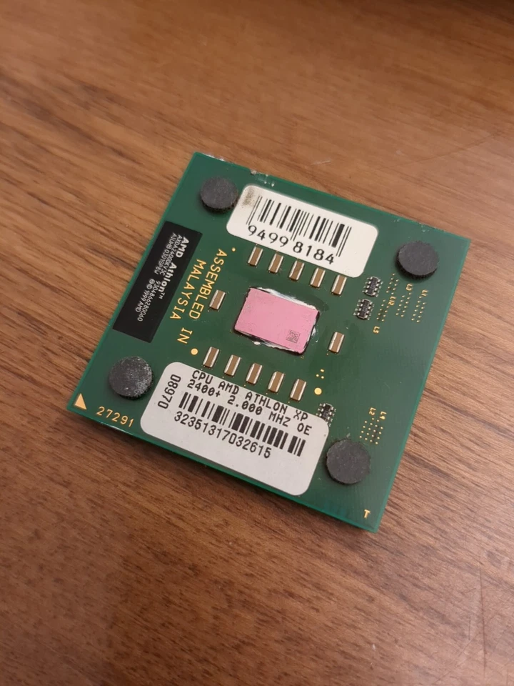 CPU AMD Athlon XP 2400+ 2000 MHz  FSB266  Sockel A/462  AXDA2400DKV3C. - Immagine 1 di 2