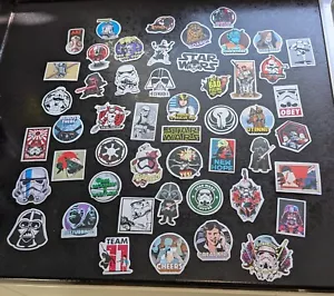 50 pegatinas Star Wars película de ciencia ficción antigua Darth Vader niños espacio Disney Trek EE. UU. - Imagen 1 de 12