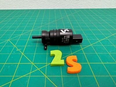 13-19 CADILLAC XTS CTS ATS FRONT WINDSHIELD WASHER FLUID PUMP OEM - Image 1 of 4