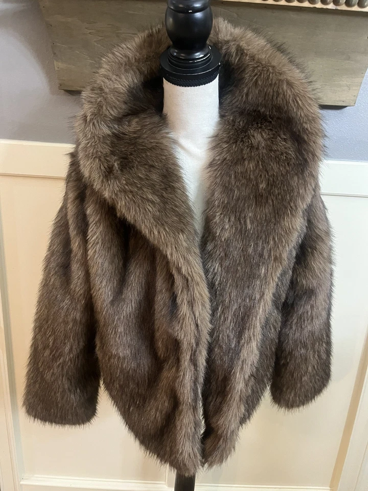 ABRIGO DE PIEL SINTÉTICA Amber Sky Boutique, ajuste grande marrón rico nuevo con etiquetas talla S, M o L Foto 1 de 4